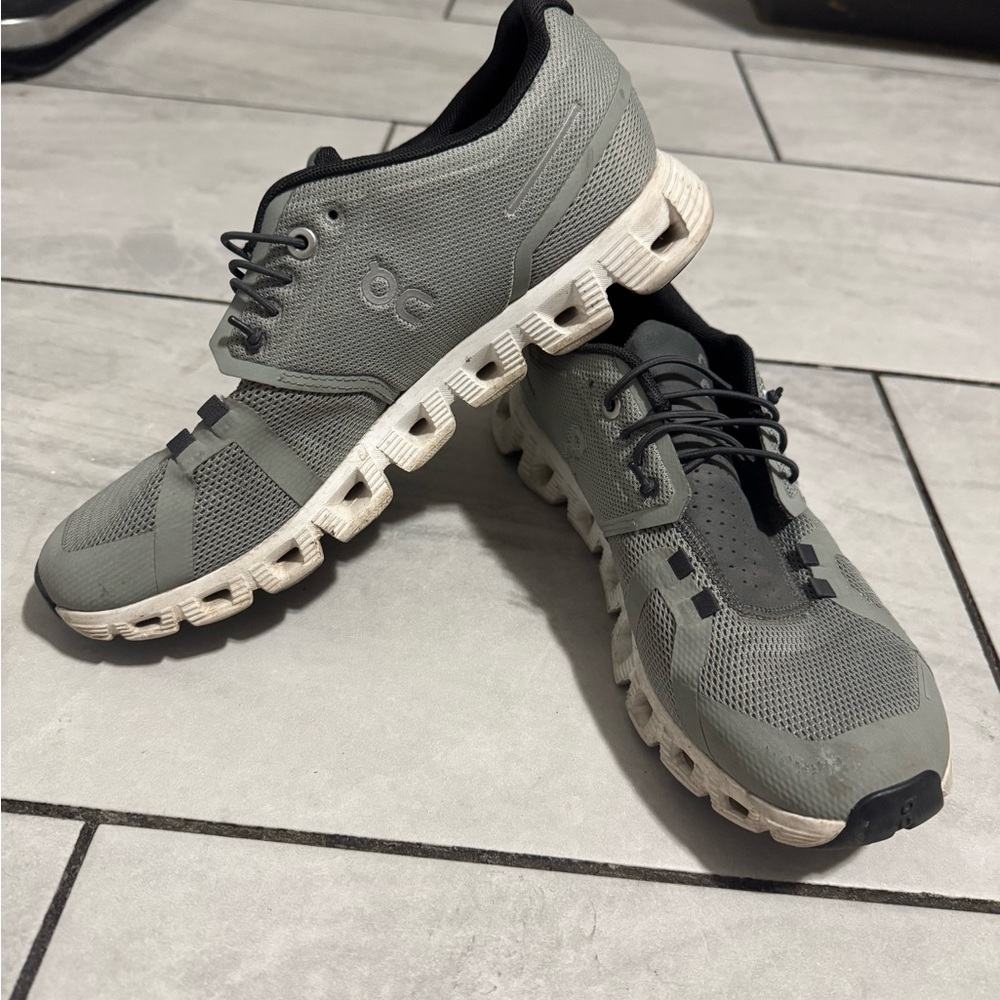On Running Women's Athletic Shoes in Green and White